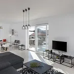 3 Bedroom Gorgeous In Hébergement de vacances *