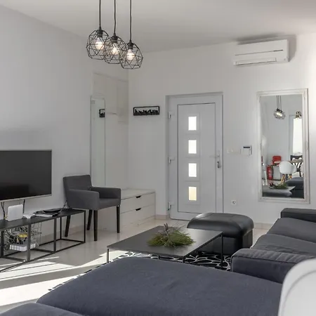 別荘 3 Bedroom In ツリクヴェニツァ